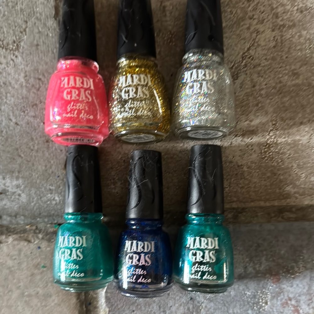 14 Glitter Nail Polish’s 6 Mardi Gras & 8 LA Girl Glitters